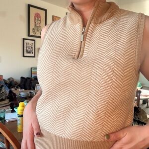 Vintage cropped sweater vest!